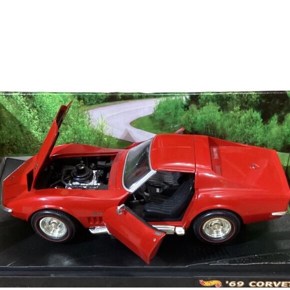 Hot Wheels Collectable 1969 Chevrolet Corvette 1:18 - Picture 8 of 9